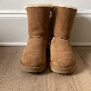 Womens UGG® Bailey Bow II Boot - Chestnut womens size 7
